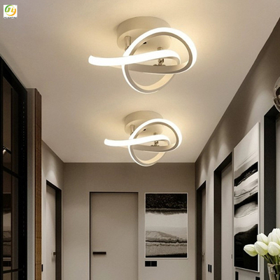 โคมไฟเพดาน LED อลูมิเนียมเรียบง่ายทันสมัยสร้างขึ้นในรูปทรงโค้ง